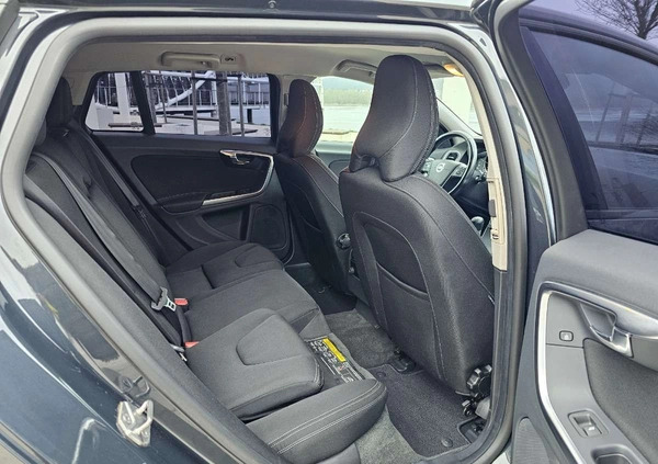Volvo V60 cena 41900 przebieg: 192000, rok produkcji 2013 z Urzędów małe 562